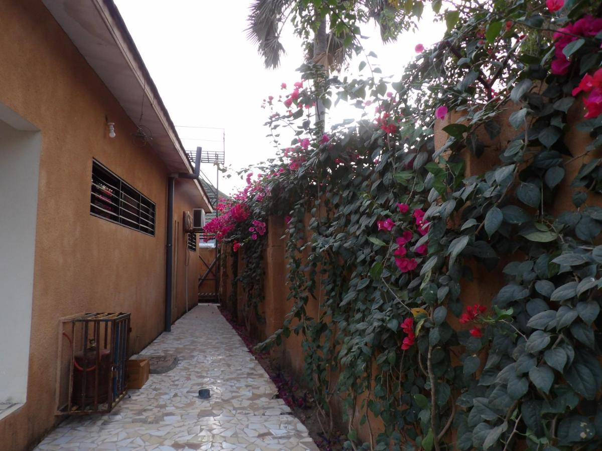 Pombo Kunda Villa Sanyang Exterior photo